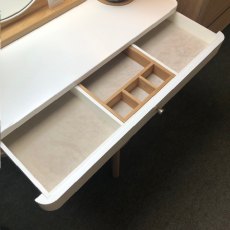 TRUA Dressing Table