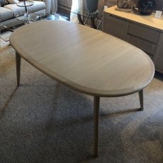 LUNDIN Oval Extending Dining Table